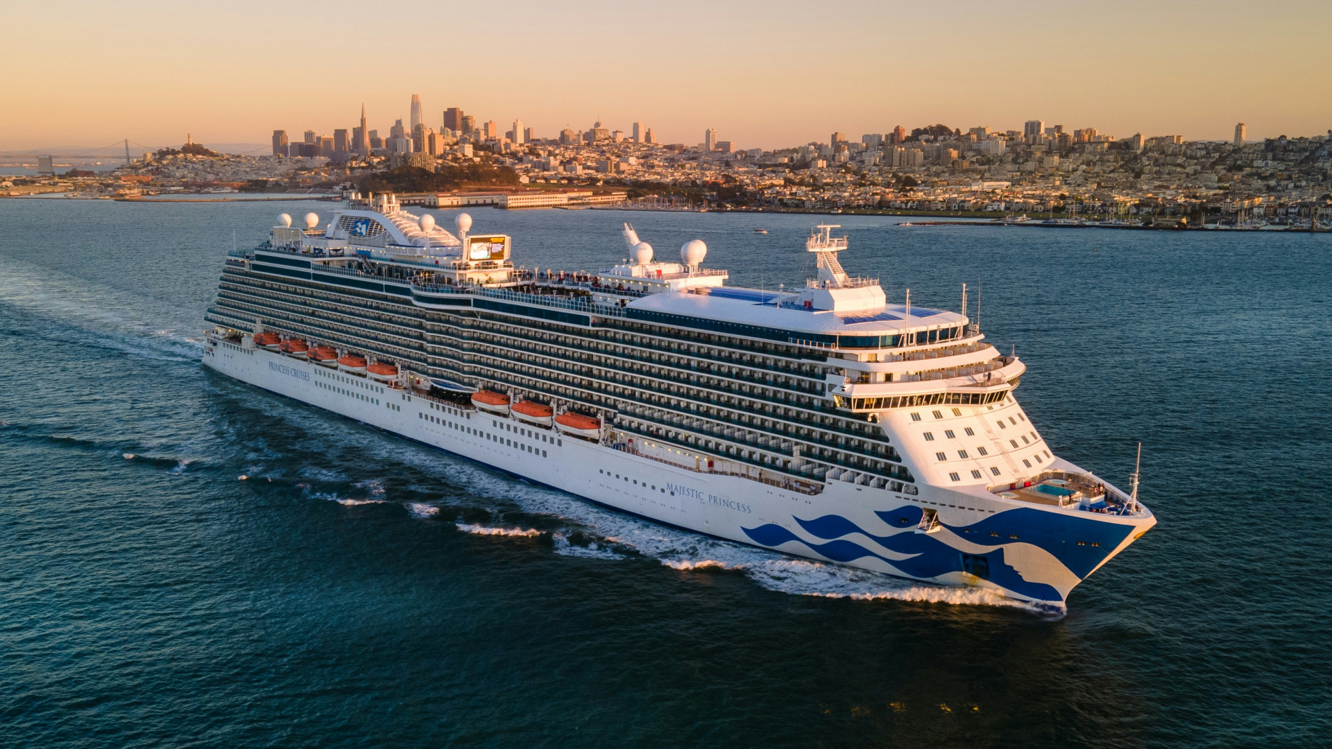 Ce qui distingue vraiment une croisière de luxe d’un paquebot classique